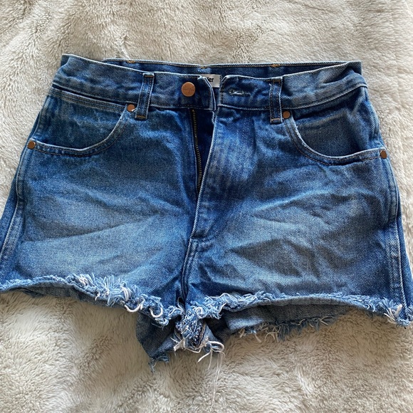 Wrangler high waisted jean shorts - Picture 3 of 3